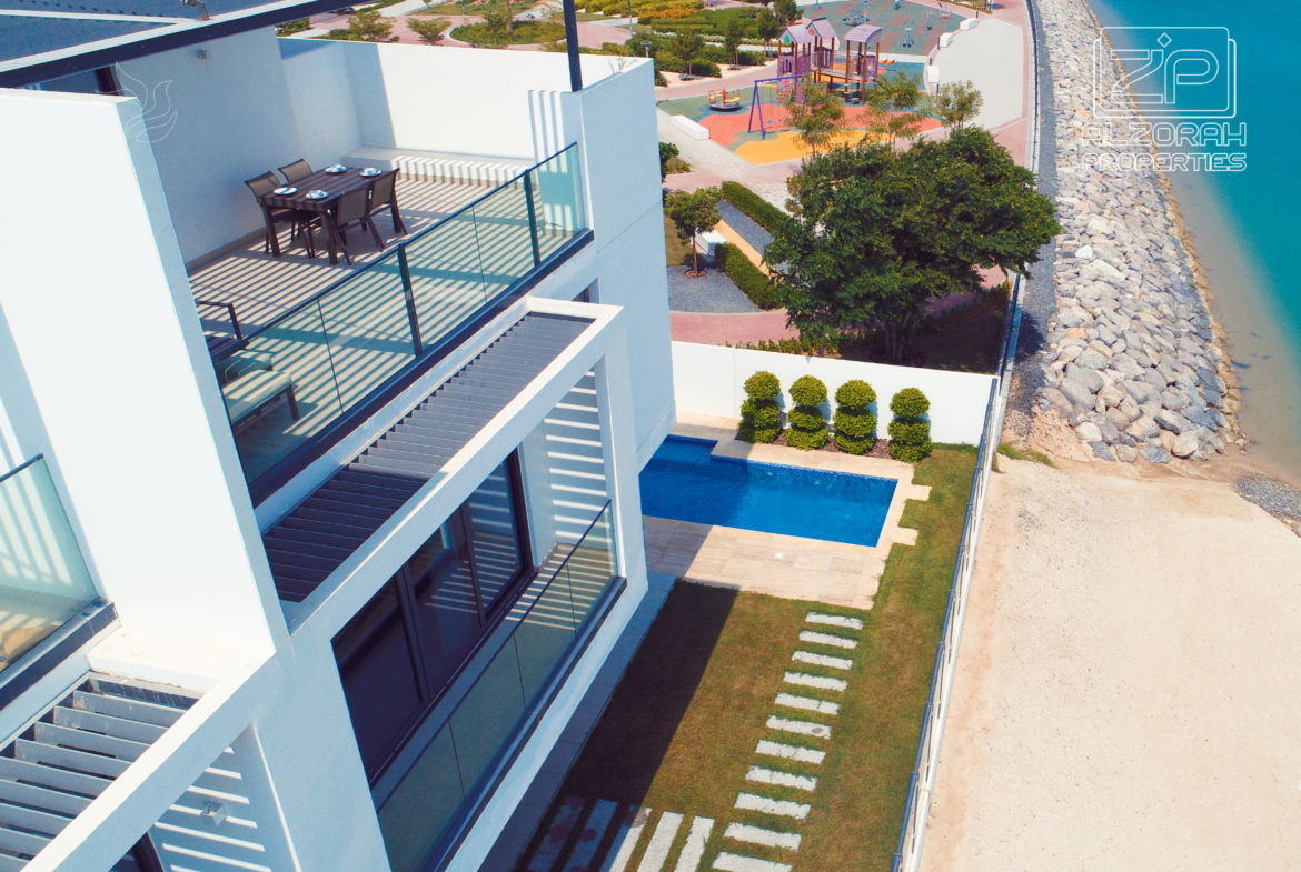 luxury waterfront homes