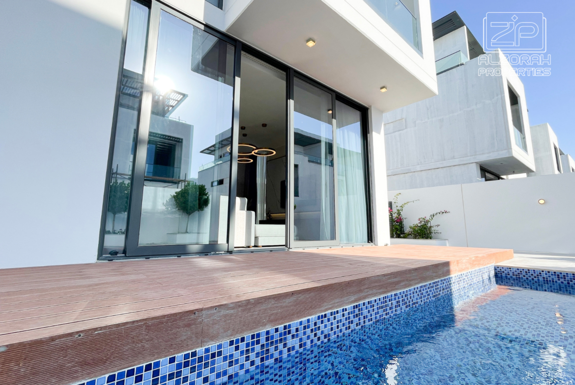 luxury waterfront homes